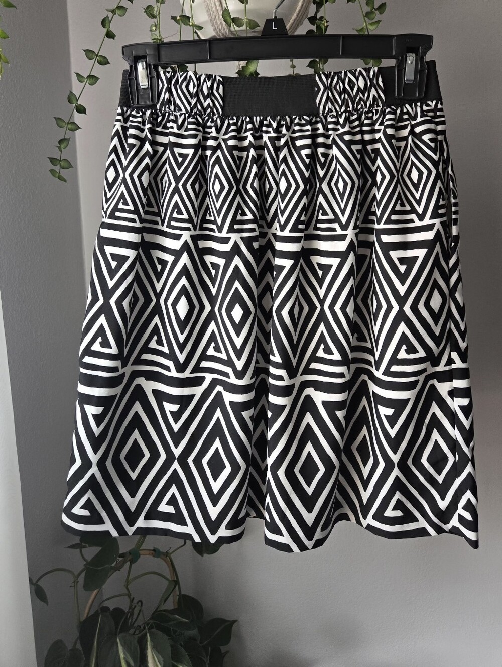 White House Black Market Geometric Smocked Waist Skirt W/Pockets Black White XXS